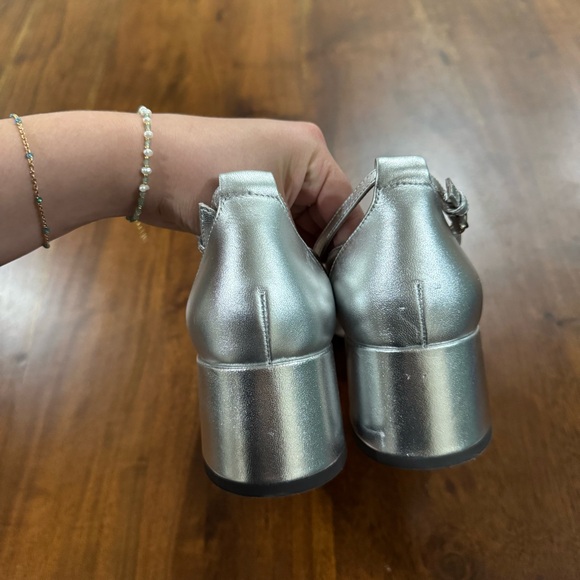 Anthropologie Bibi Lou Cardiff Twist-Strap Leather Mary Jane Heels Silver Sz 40 - Picture 8 of 12